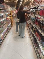 超市偷拍的眼镜女大 有一个挺有肉感的1