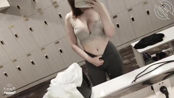 今日周末，宜发骚1