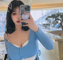 今天给爸爸们看下清纯的菲菲