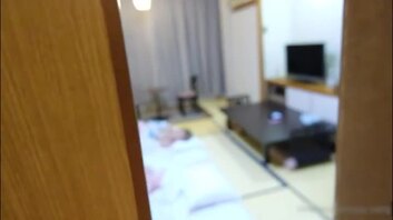 【绿帽淫妻】娇妻被别人操得洞口都大了，自己也不能嫌弃啊_HD_手机高清资