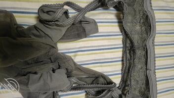 妈妈卧室枕头下发现她穿的情趣内衣2