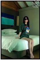 反差人妻脸足穴同框展示0