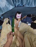 （原创）大黄瓜自己调教狐狸眼小骚妹，大黄瓜插的她直接高潮0