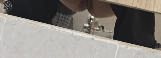 厕所偷拍厕拍女大学生 兄弟们评论区多多交流 看看这些逼都是什么水平和户型0