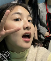 油脸盯榨甜妹张妤0