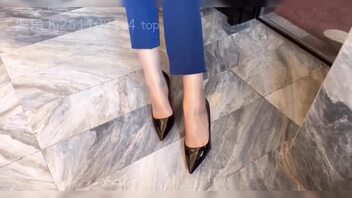 极品绿帽骚妻酒店单约单男，穿着油亮丝袜高跟被操爆浆