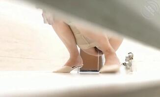 厕所偷拍到极品性感逼2