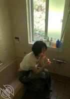 骚婊子浴室擦边拍摄1