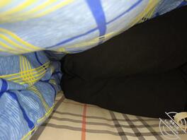 刚和女儿聊完，骗了几张照片，不在身边真不好啊，看看能不能给她办走读0