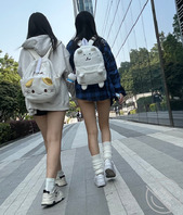 分享一些不经意的走光图片1