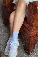 萝莉妹妹冰丝白袜可爱小裙子，清纯美腿勾引哥哥