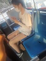 路上偶遇漂亮小姐姐。都是原皮大白腿，看着就想射在上面1