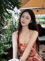 我愿意把我的骚姐姐贡献出来，就是想听你们怎么玩她