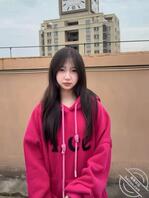 在家偷拍白袜妹妹，拿她内衣撸管1