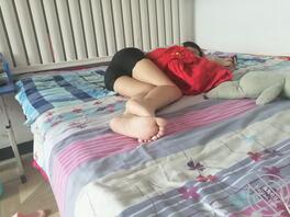 女儿骚脚供大家品检1