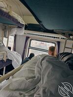 火车卧铺女大鞋子打胶0