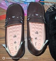 这是去年扫楼扫到高中小姐姐的三双鞋，人长得挺漂亮的1