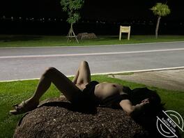 骚妻露出，评论出你的武器，骚妻会舔