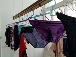 在骚妈房间发现了用过的避孕套，我爸一年回来一次，在浴室还看到被撕烂的内裤2