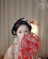 我有三个漂亮的姐姐，好想一次性艹了她们。0