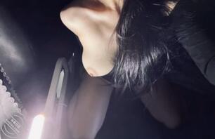 没有穿内衣 偷偷的露出 好刺激啊。只不过没有人命令我 比较没意思2