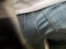 想来顶嘛，电梯顶臀女同事0