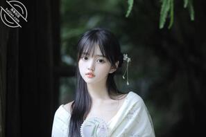 古风萝莉，一脸欠操的样子。2