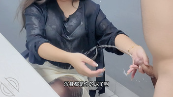 【真实乱伦】和舅妈的尿办公室高潮互喷尿  舅妈教男性前列腺高潮喷尿手法1