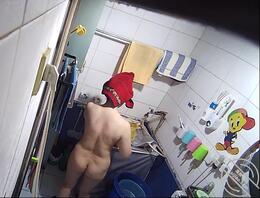 偷拍骚妈洗澡（三）1