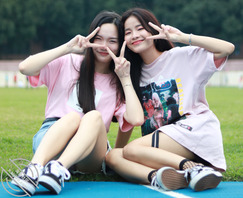 小学妹约拍走光粉色小内内1