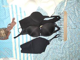 趁表妹不在，潜入寻找内衣1