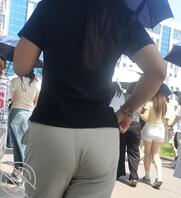 偷拍白袜屁股玉足1