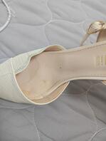 老妈的原味鞋子，有想买的嘛，私信可以发妈妈照片再决定要不要老妈的原味鞋子0