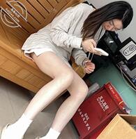 家居少妇，这个腿太长，太白了，适合架炮