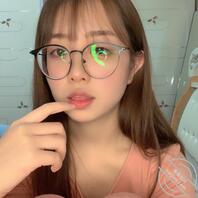 【骚货通鉴】03年的现任银行大堂经理女友是男同事一致公认的公共摇摇车1