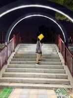 带骚母狗真空出门，逛逛德州的人民公园，因为露出太早了，还被人看见了0