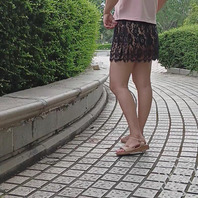 镂空透视蕾丝裙户外露出1