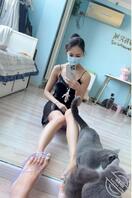 玩老姐手机在他隐私相册里发现了好多私密照，偷偷转到自己手机0