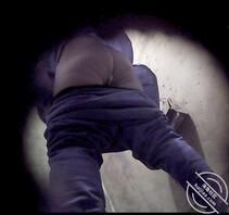 自家茅房第一次拍到丈母娘的大屁股0