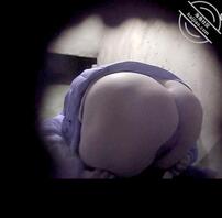 自家茅房第一次拍到丈母娘的大屁股1