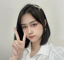 是长了张骚脸嘛，粉粉的小逼，大鸡吧哥哥要看嘛，抽我2