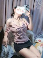 另一个妹子也很性感，身材很好