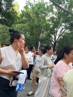 灵宝骚货胸罩都漏出来了