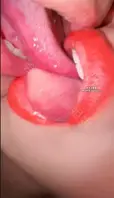 真实乱伦姐弟 会喷水的亲姐姐 全片时长38分钟 ：七夕节姐姐给我最好的礼物就是是主动让我开发菊花。烈焰红村巨乳肥臀，深情法式湿吻1