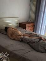 偷怕合租女室友内衣1