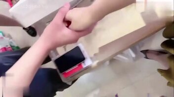 和便利店老板娘，在便利店艹比，真刺激