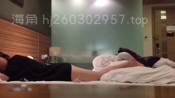 巨乳人妻初次出轨 吹萧都不好意思 半小时内完事 当老公的压根察觉不出 