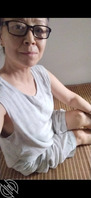 西安57岁老骚货，跟女儿住一起；天天看片自慰水很多0
