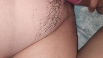 鸡巴刺激阴蒂连续高潮喷水