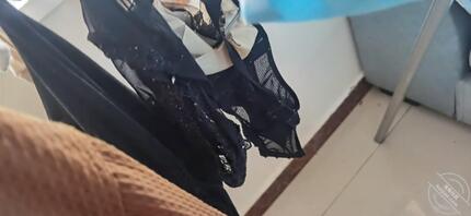 用瑜伽裤撸 还是嫂子的 内裤不错 穿上嫂子也要露毛 射鞋子里面0